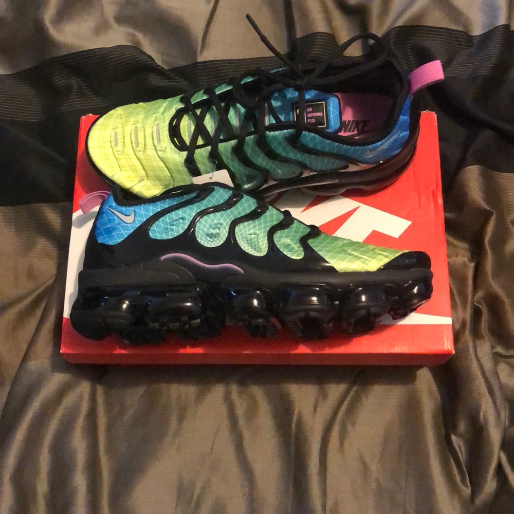 Air Vapor Max Plus Aurora